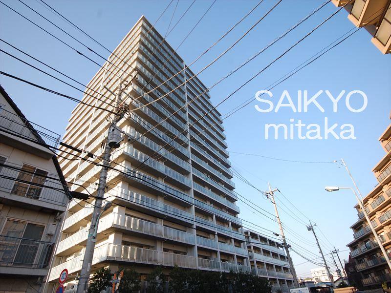 Local appearance photo. Selling local