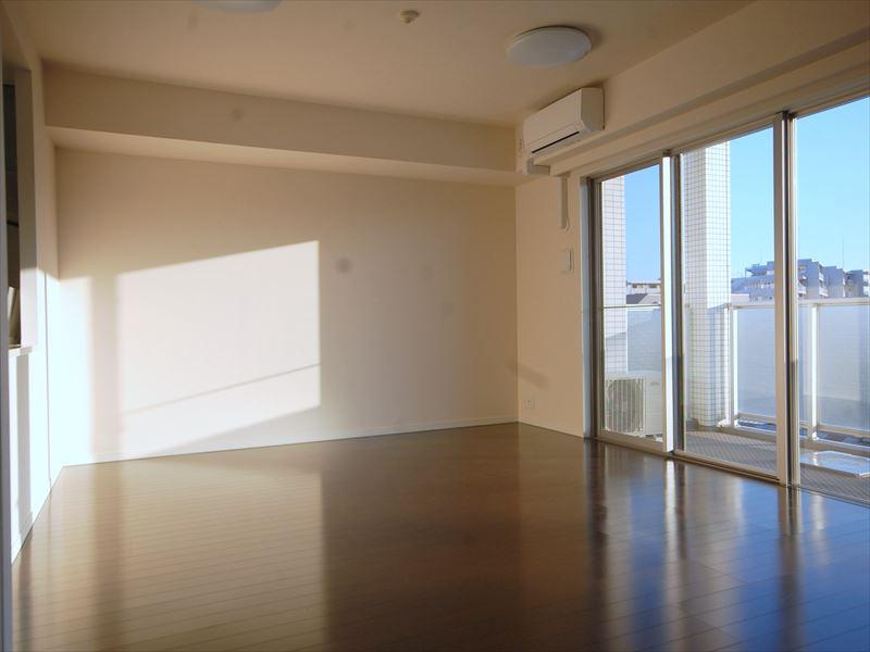 Living. Selling local