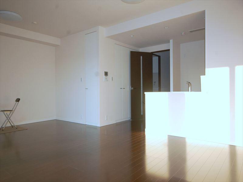 Living. Selling local