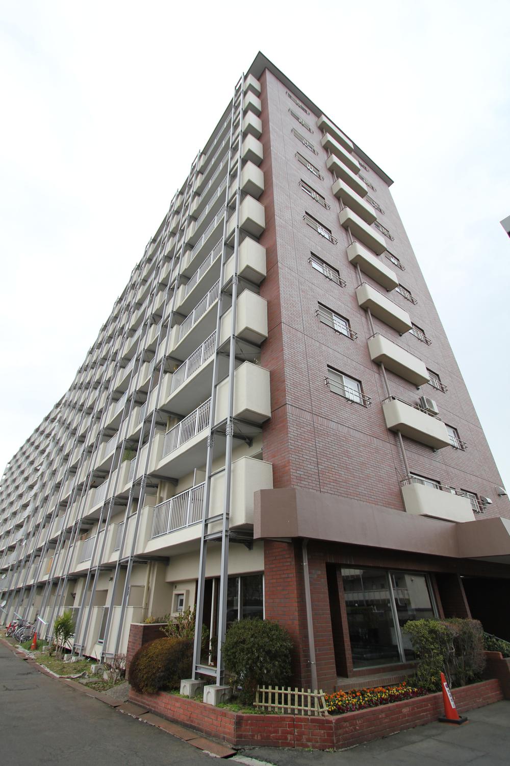 Local appearance photo. Big community of apartment Sengawa Azalea! Sengawa Station walk 4 minutes It is convenient