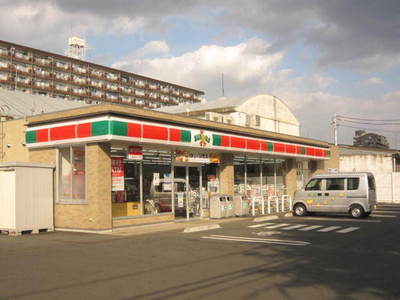 Convenience store. 700m until Thanksgiving (convenience store)