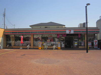 Convenience store. 720m to Seven-Eleven (convenience store)