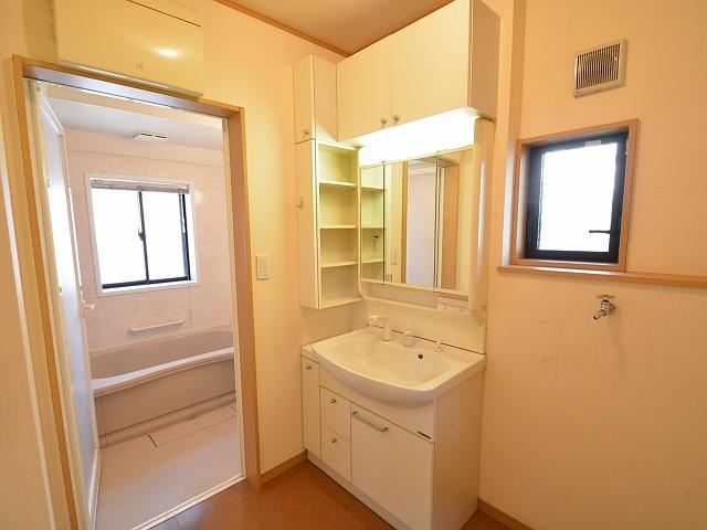 Wash basin, toilet. Shimoishiwara 3-chome wash room