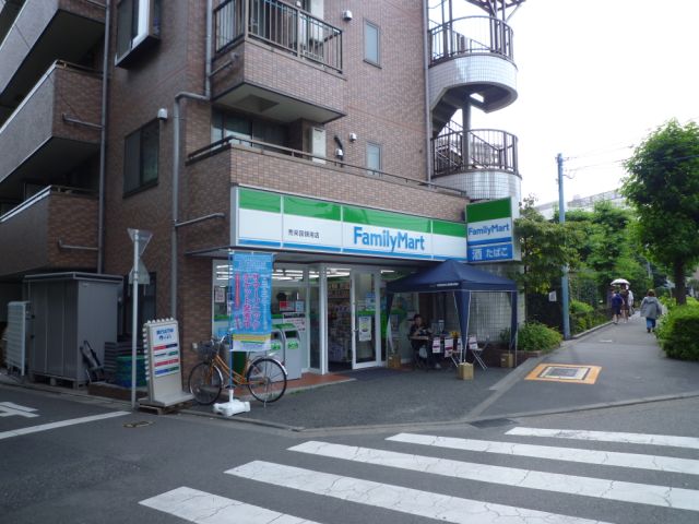 Convenience store. 80m to Family Mart (convenience store)