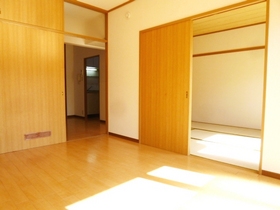 Living and room. 1F even bright room