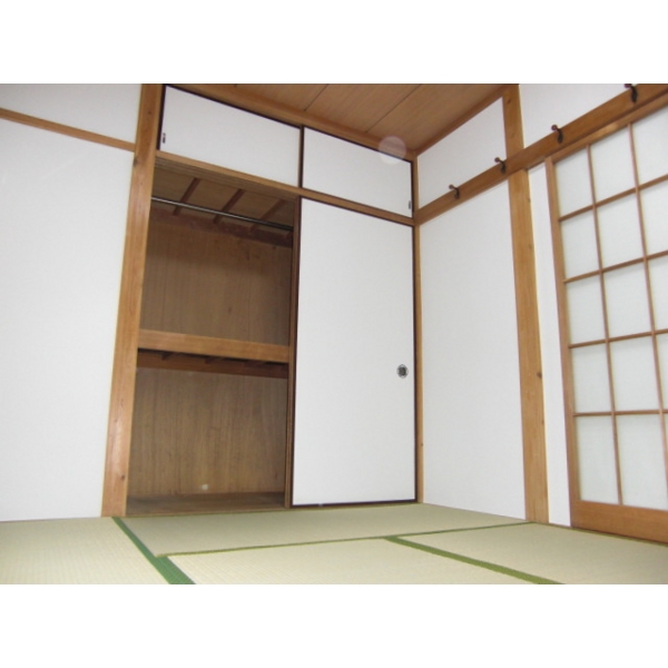 Living and room. Japanese-style room 6 quires