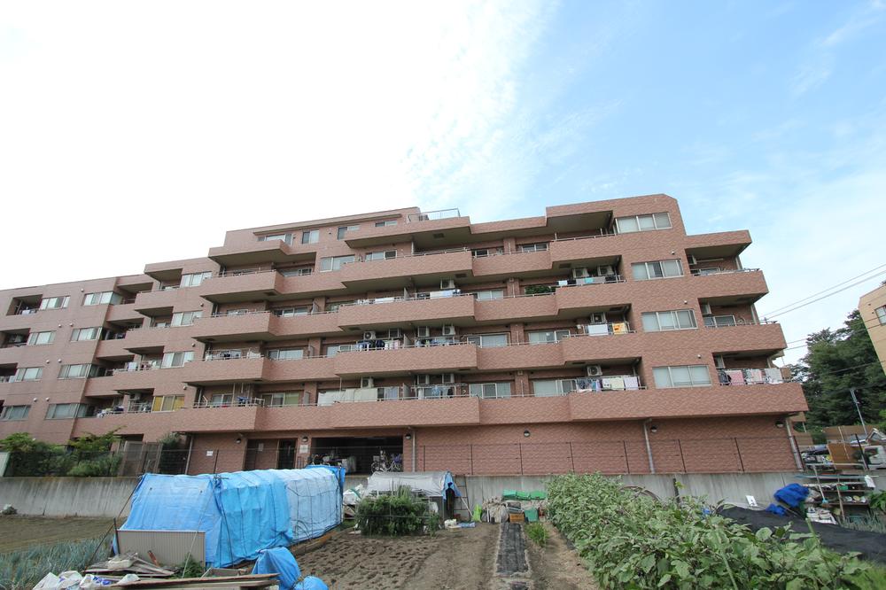 Local appearance photo. November 2001 Built 6-story 4 floor It is southeast facing bright rooms