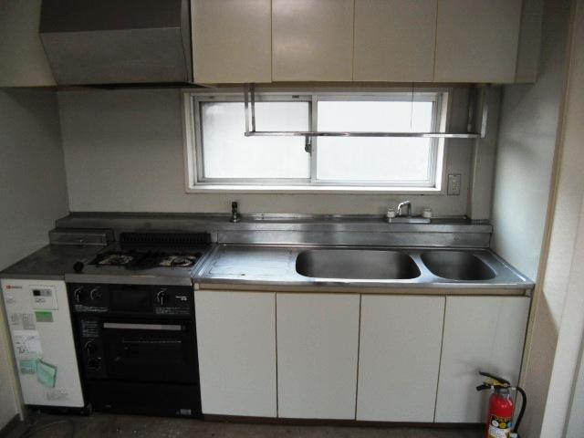 Kitchen. Room (May 2013) Shooting