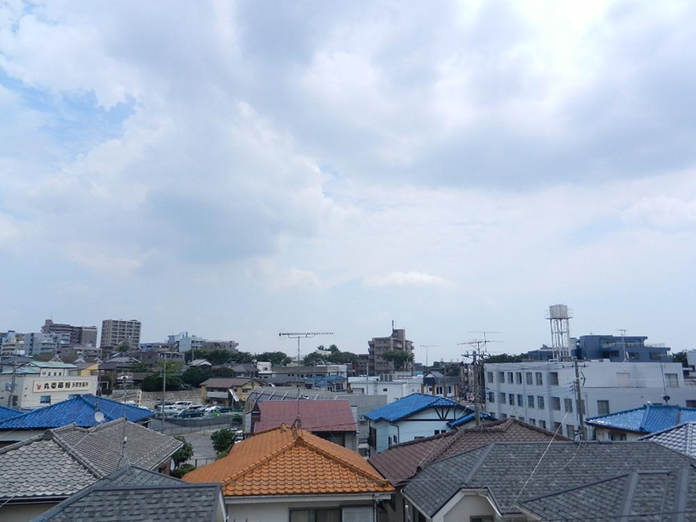 View photos from the dwelling unit. View from the site (June 2013) Shooting