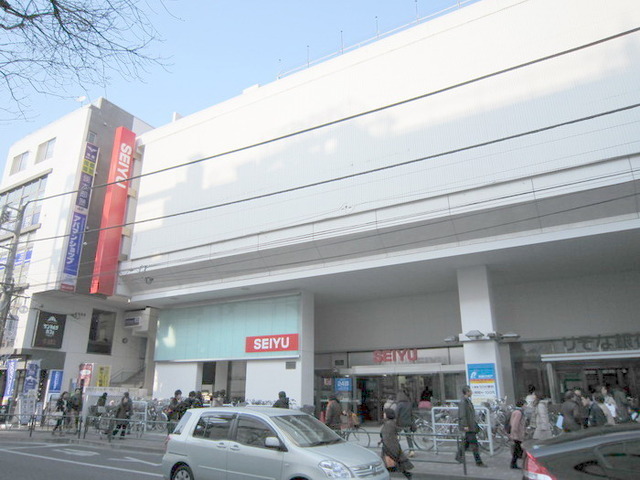 Supermarket. Seiyu to (super) 900m