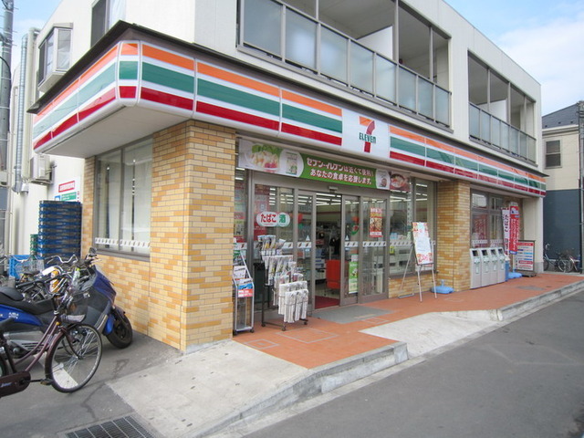 Convenience store. 300m to Seven-Eleven (convenience store)