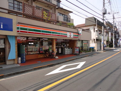 Convenience store. 670m to Seven-Eleven (convenience store)