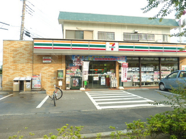 Convenience store. 370m to Seven-Eleven (convenience store)