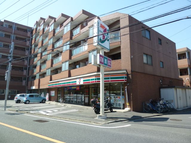 Convenience store. 990m to Seven-Eleven (convenience store)