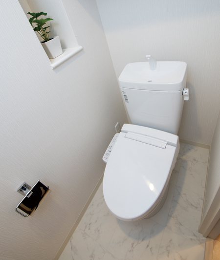 Toilet.  [Shower toilet] Cleaning with warm water, It has adopted a multi-functional shower toilet equipped with a heating toilet seat.