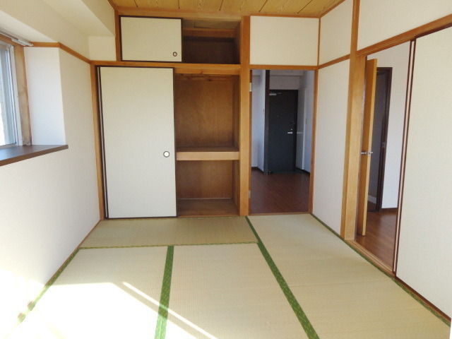 Other room space. Japanese-style room of the top floor corner room