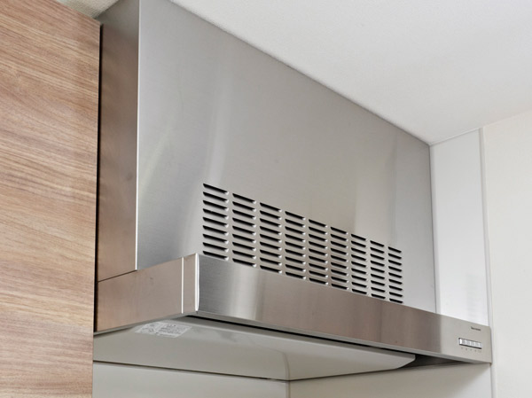 Kitchen.  [Stainless steel range hood] To strengthen the suction force by the rectifying plate, To prevent the spread of oil stains. Since the current plate is flat after removable, It has become the clean easily.