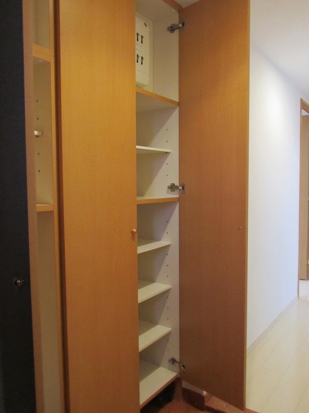 Entrance. Local (12 May 2013) Shooting