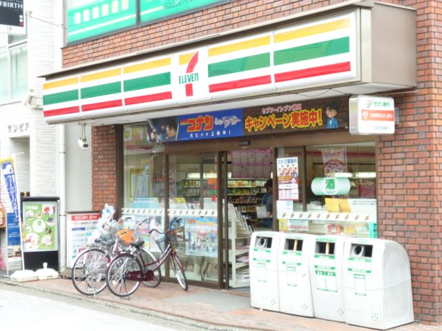 Convenience store. 600m to Seven-Eleven (convenience store)