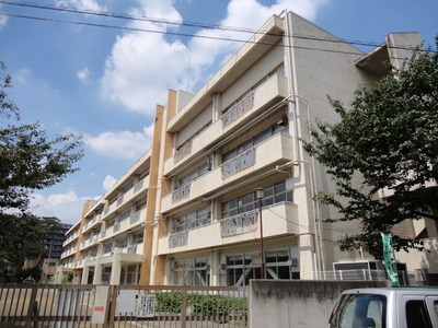 Primary school. Uenohara to elementary school (elementary school) 550m