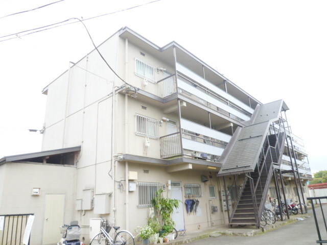 Entrance. On-site parking