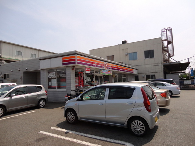 Convenience store. 650m to the Circle K Sunkus (convenience store)