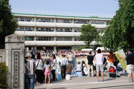 Primary school. Chofu Municipal to the first elementary school 1056m