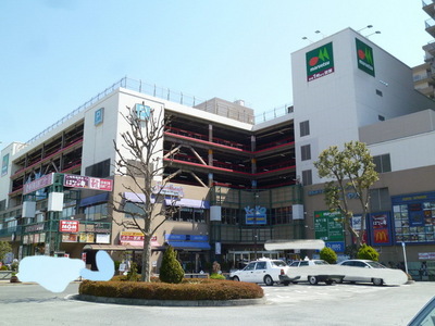 Shopping centre. Maruetsu until the (shopping center) 1200m