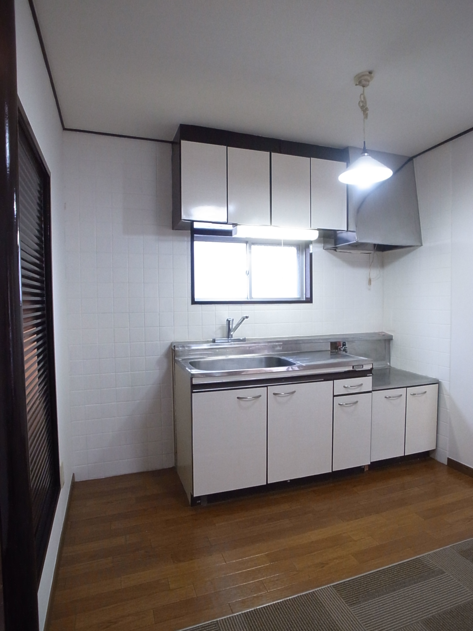 Kitchen. A little old but the size of ・ No storage problem ☆