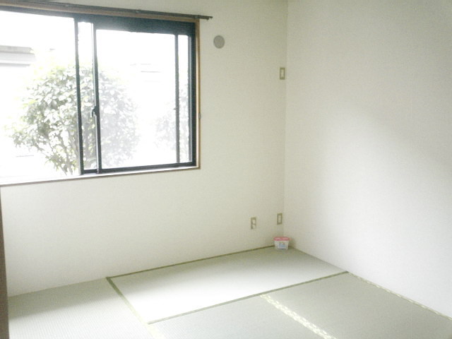 Other room space. There are Japanese-style room