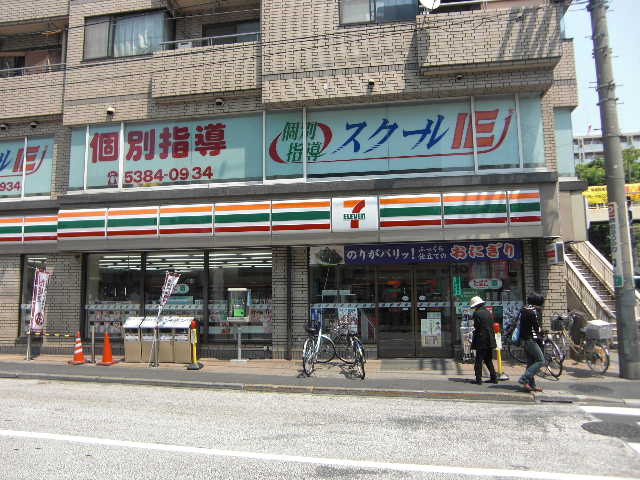 Convenience store. Seven-Eleven (convenience store) to 400m