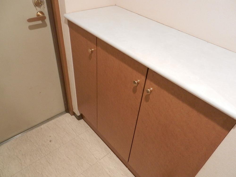 Entrance. Local (11 May 2013) Shooting