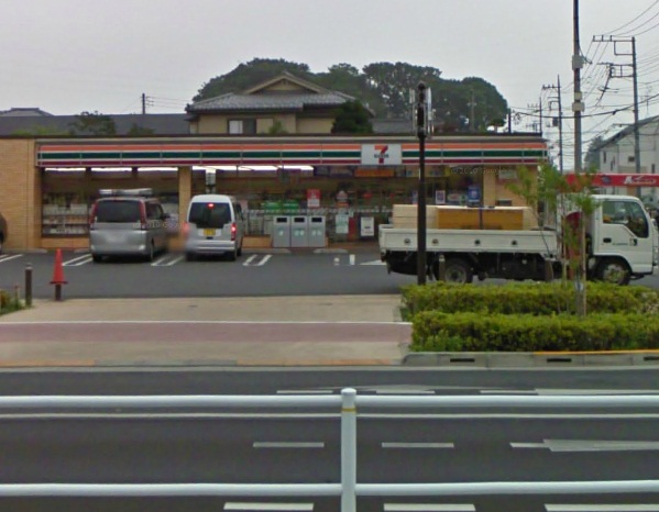 Convenience store. 370m to Seven-Eleven (convenience store)