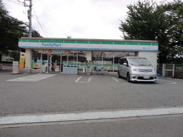 Convenience store. 900m to Family Mart (convenience store)