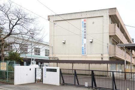 Primary school. Chofu stand up to the second elementary school 674m