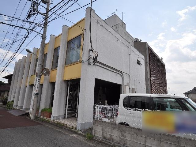 Local appearance photo. Men Sunrise building appearance