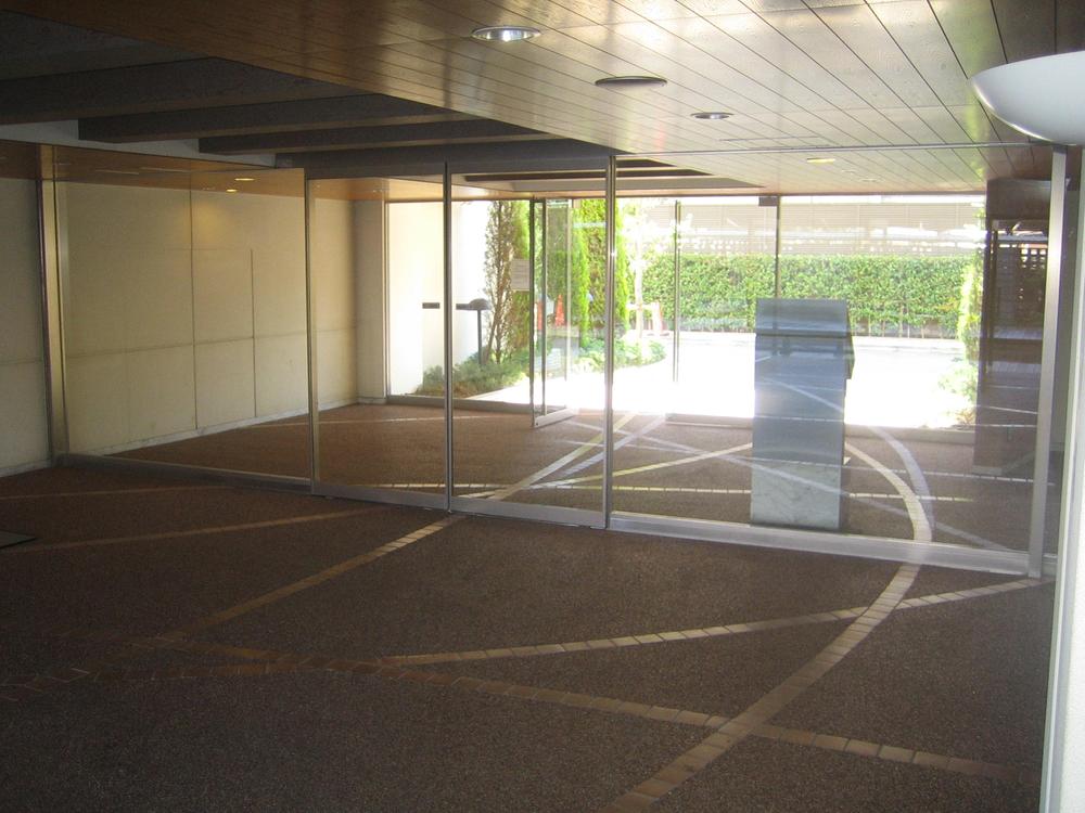 Entrance. Common areas