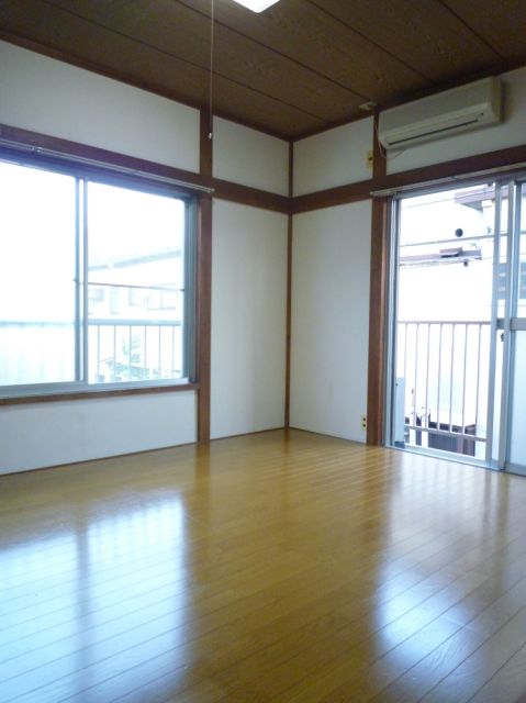 Living and room. Ventilation in two Kaikaku room, Sunny