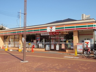 Convenience store. Seven-Eleven (convenience store) to 400m