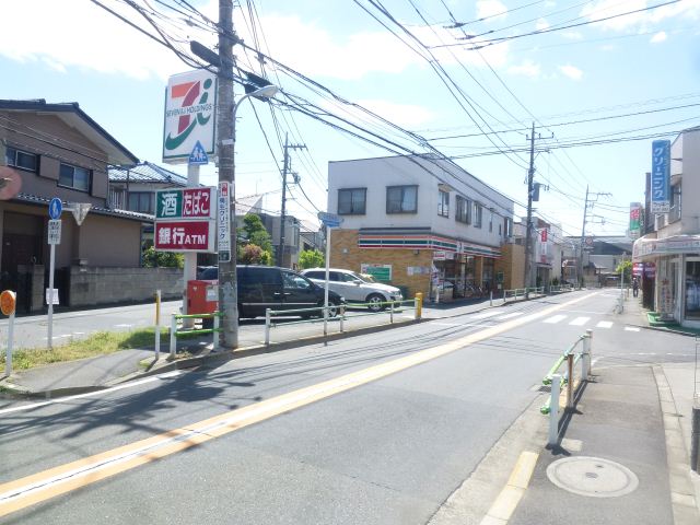 Convenience store. 340m to Seven-Eleven (convenience store)