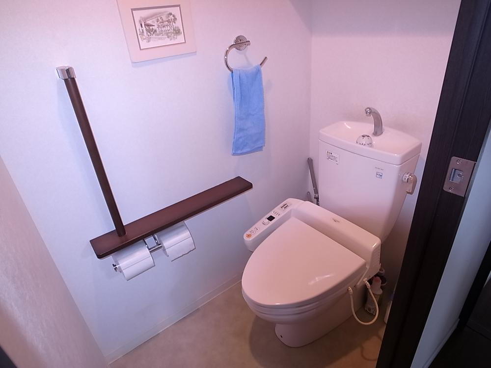 Toilet. Indoor (September 2013) Shooting