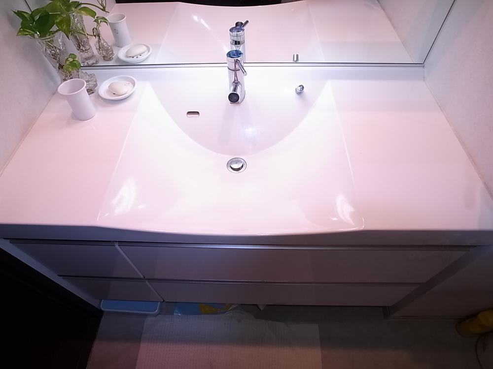 Wash basin, toilet. Indoor (September 2013) Shooting