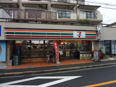 Convenience store. 300m to Seven-Eleven (convenience store)