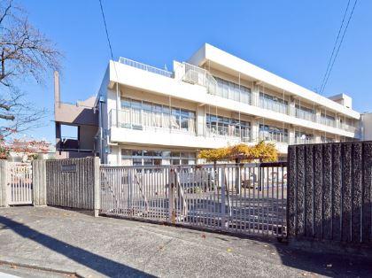 Primary school. Chofu stand up to the second elementary school 420m