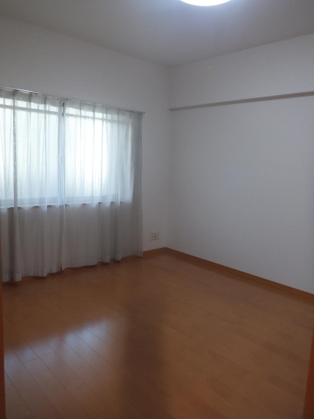 Non-living room. Indoor (10 May 2013) Shooting