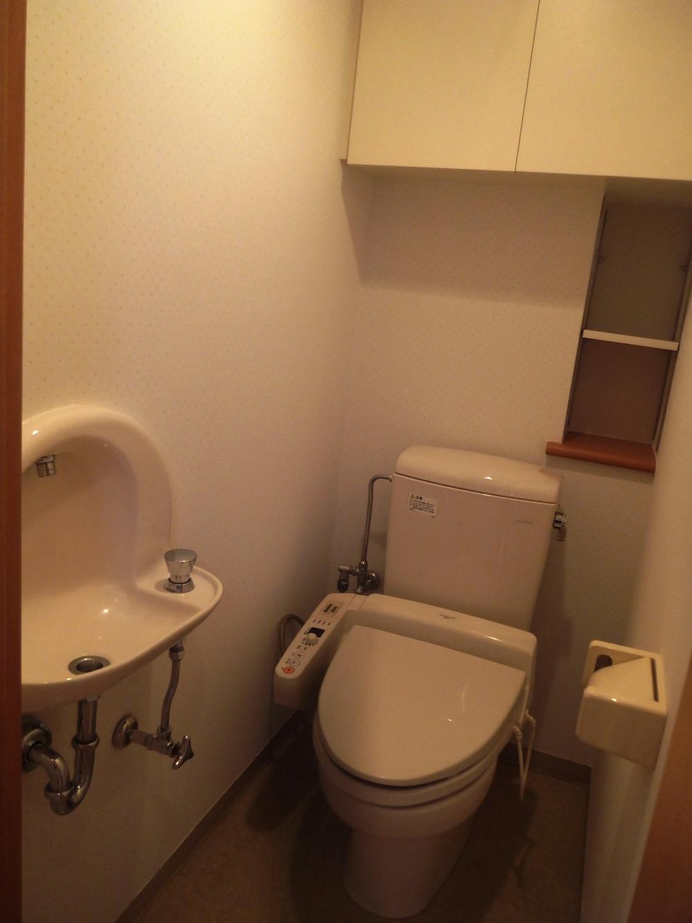 Toilet. Indoor (10 May 2013) Shooting