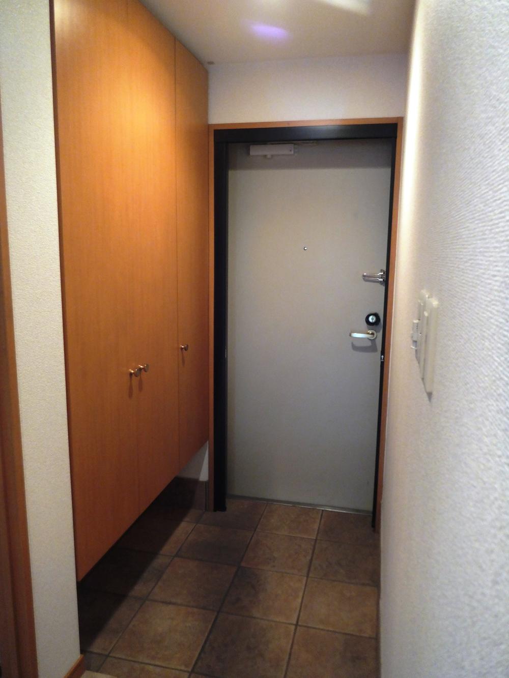 Entrance. Local (10 May 2013) Shooting