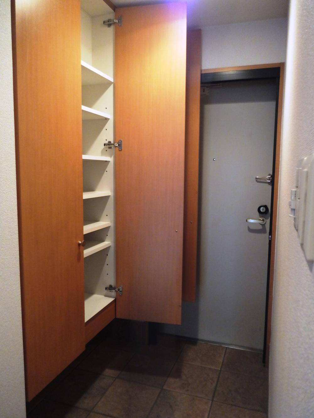 Entrance. Local (10 May 2013) Shooting