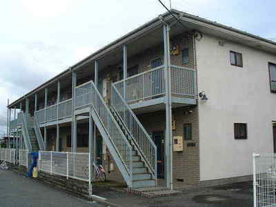 Building appearance. A quiet residential area ・ Sunny