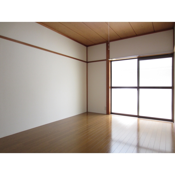 Kitchen. It is with storage ◎ south-facing